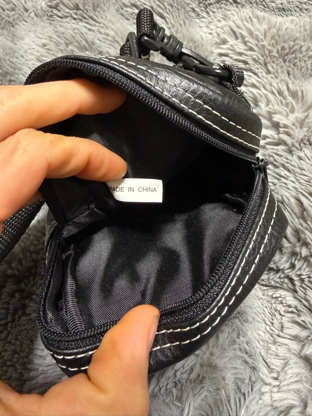 Samsonite Vintage 90’s Black Pebbled Crossbody soft Camera Pouch bag